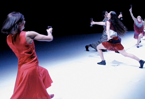 Ananda Dansa presenta en el Jovellanos 'Alma' y 'El circo de la mujer serpiente'